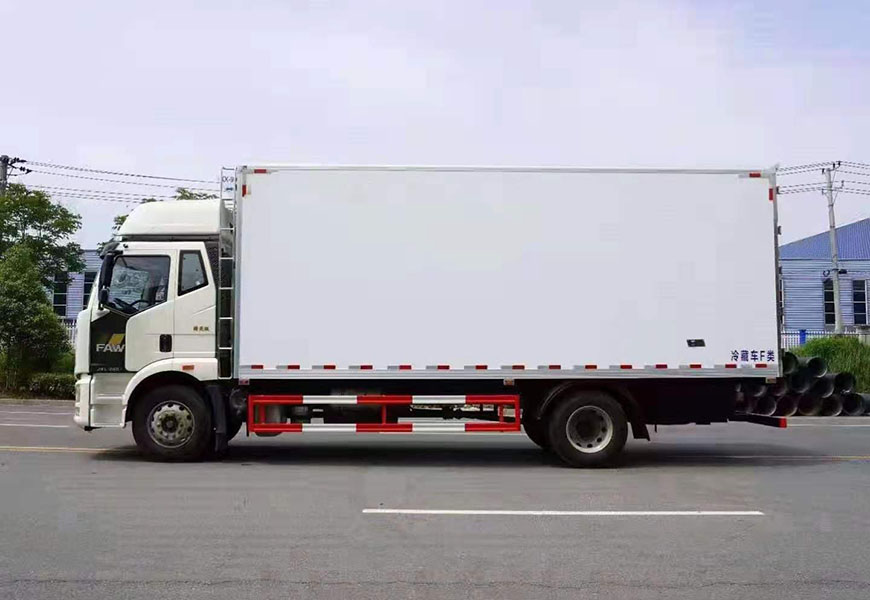 解放J6L精英版高頂雙臥冷藏車